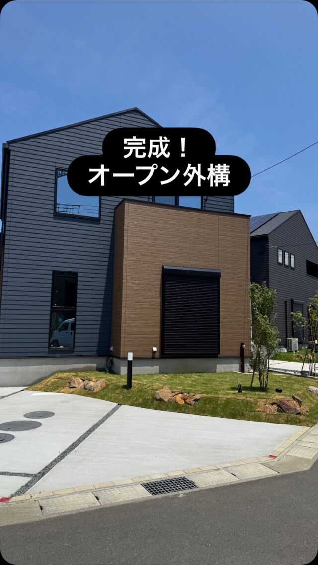 #オープン外構デザイン  ご紹介
新築分譲地　完成しました
天然芝と植栽のバランスにて
開放的な空間となりました！

#ウィザースガーデン  #木更津

八千代展示場では土・日、予約なしでもお庭のご相談が可能です◎
敷地内に駐車場もございますので、お気軽にお越しください🌿
✼••┈┈••✼••┈┈••✼••┈┈••✼••┈┈••✼

お庭作りや新築外構のご相談・見積もり無料は
↓こちらからお問い合わせください↓
http://www.village-up-gardens.com
来店・電話でも承っております◎（祝日除く9:00〜17:00）
〒285-0846 千葉県八千代市村上1601-3
047-489-1161

こちらもぜひフォローといいね ♥よろしくお願いします！
解体・不動産　@villageup.inc
八千代展示場　@villageup_garden
中古車販売・整備　@ideal_cars_by_villageup
カフェ&ガーデニング雑貨 @ks_village

✼••┈┈••✼••┈┈••✼••┈┈••✼••┈┈••✼

#ビレッジアップ #ビレッジアップガーデン #エクステリア #目隠しフェンス #インターロッキング #ピンコロ #ウッドデッキ #化粧砂利 #人工芝 #タイル #lixil #三協アルミ #ykkap #メイクランド #東洋工業 #タカショー #f＆f #新築外構 #リガーデン #外構デザイン #外構工事 #千葉 #佐倉市 #八千代市